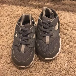 Toddler Nike huerache size 7c